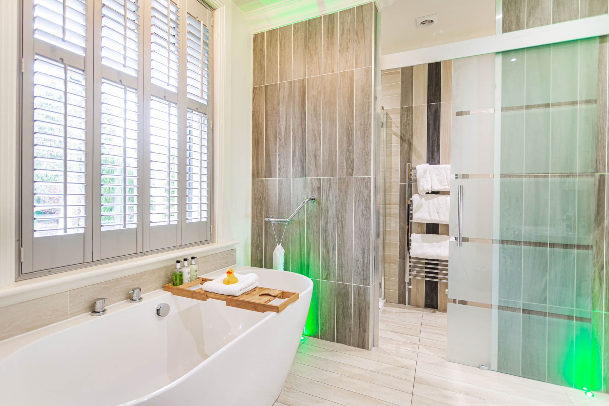 Forest Park Hotel Deluxe Double Room bathroom scaled
