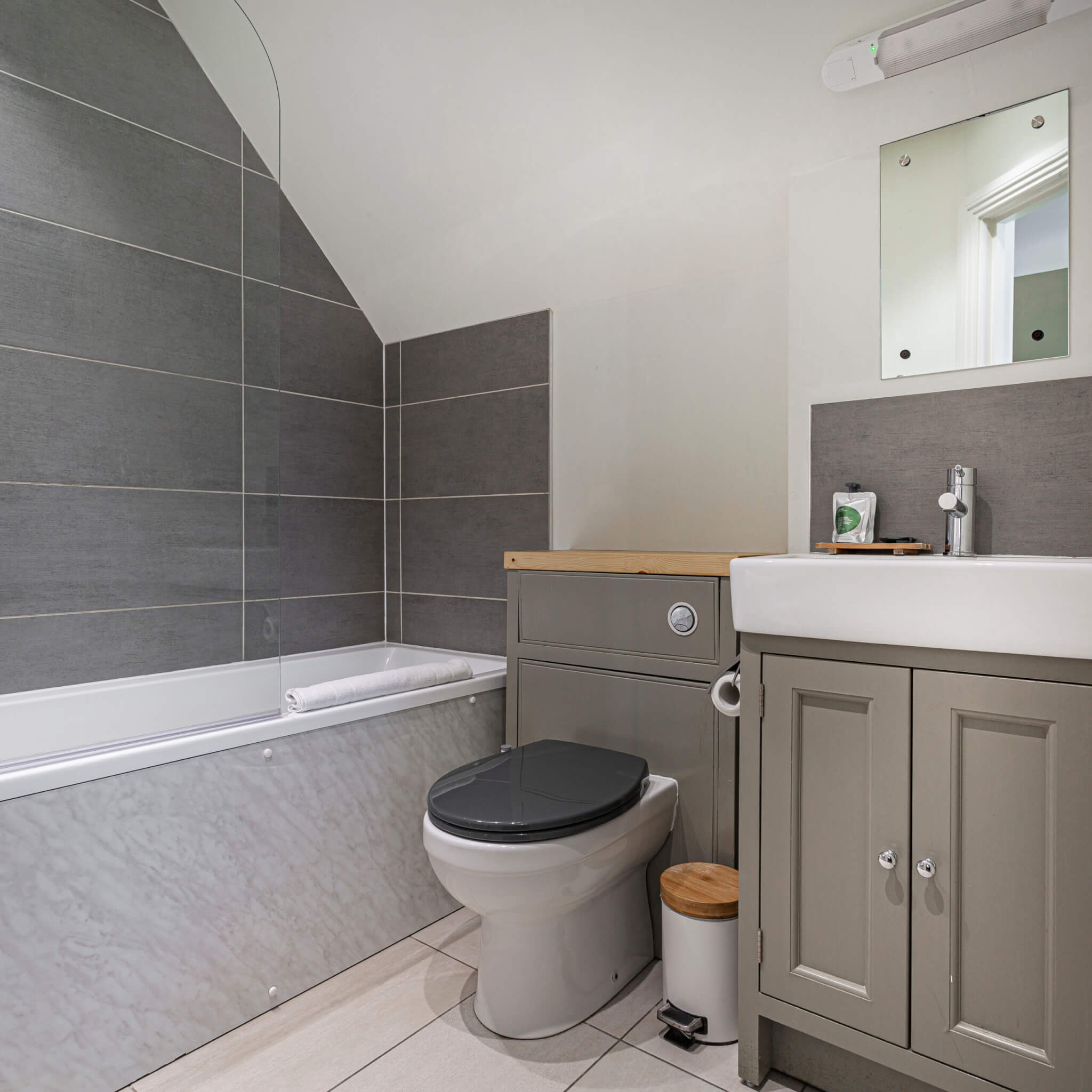 Forest Park Hotel Superior Double Room Bathroom scaled