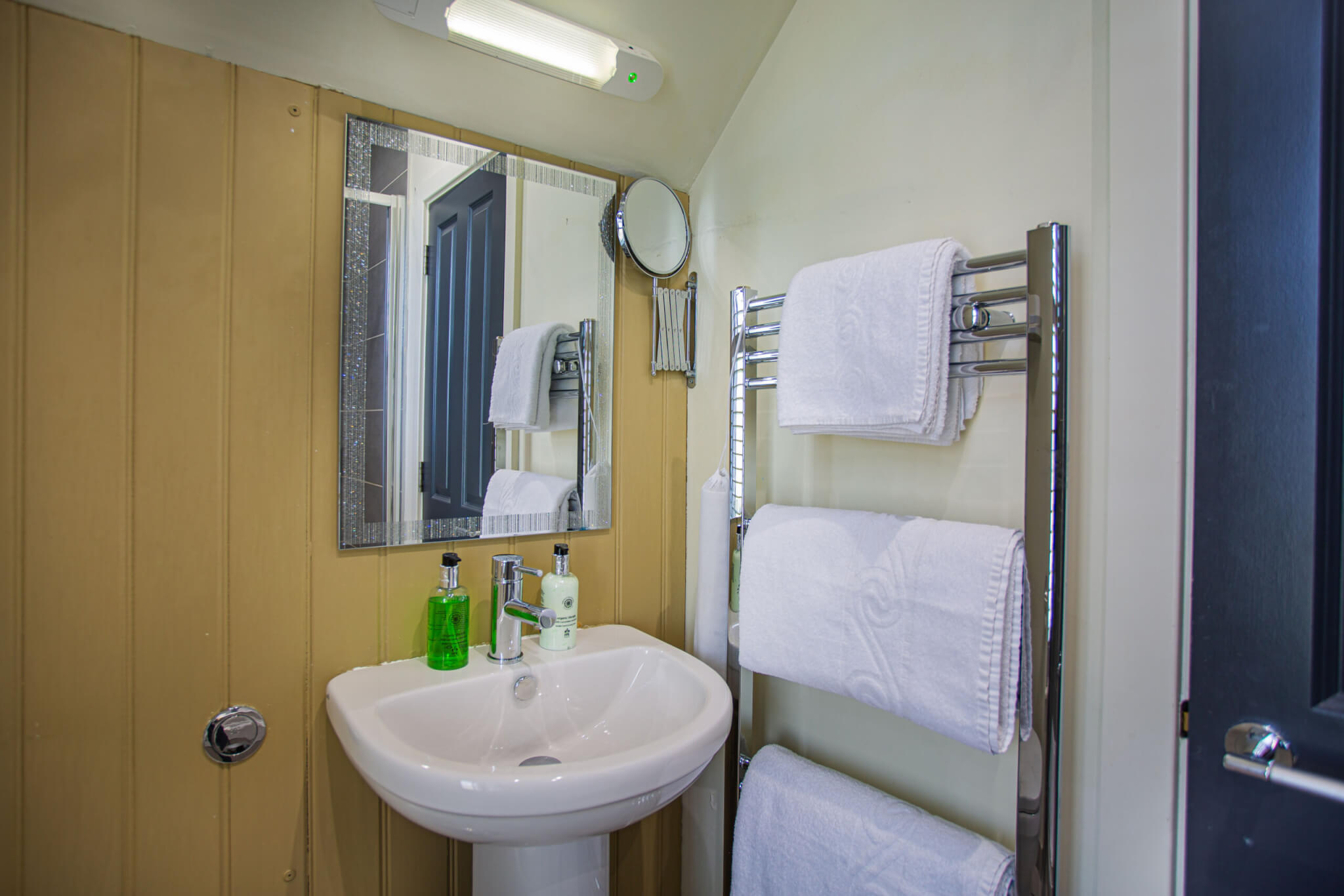 Forest Park Hotel Superior Family Triple Room Bathroom scaled